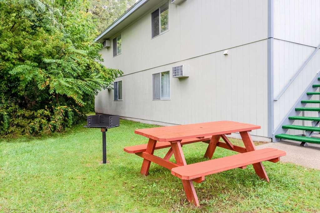 Super 8 By Wyndham Marysville/port Huron Area Motel