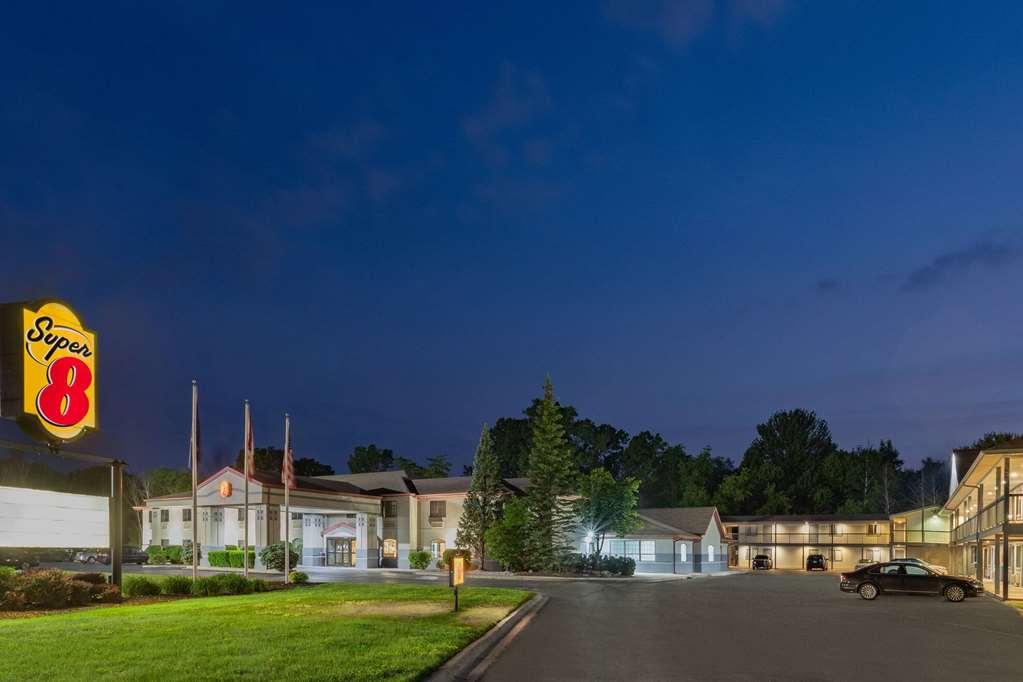 Super 8 By Wyndham Marysville/port Huron Area Motel
