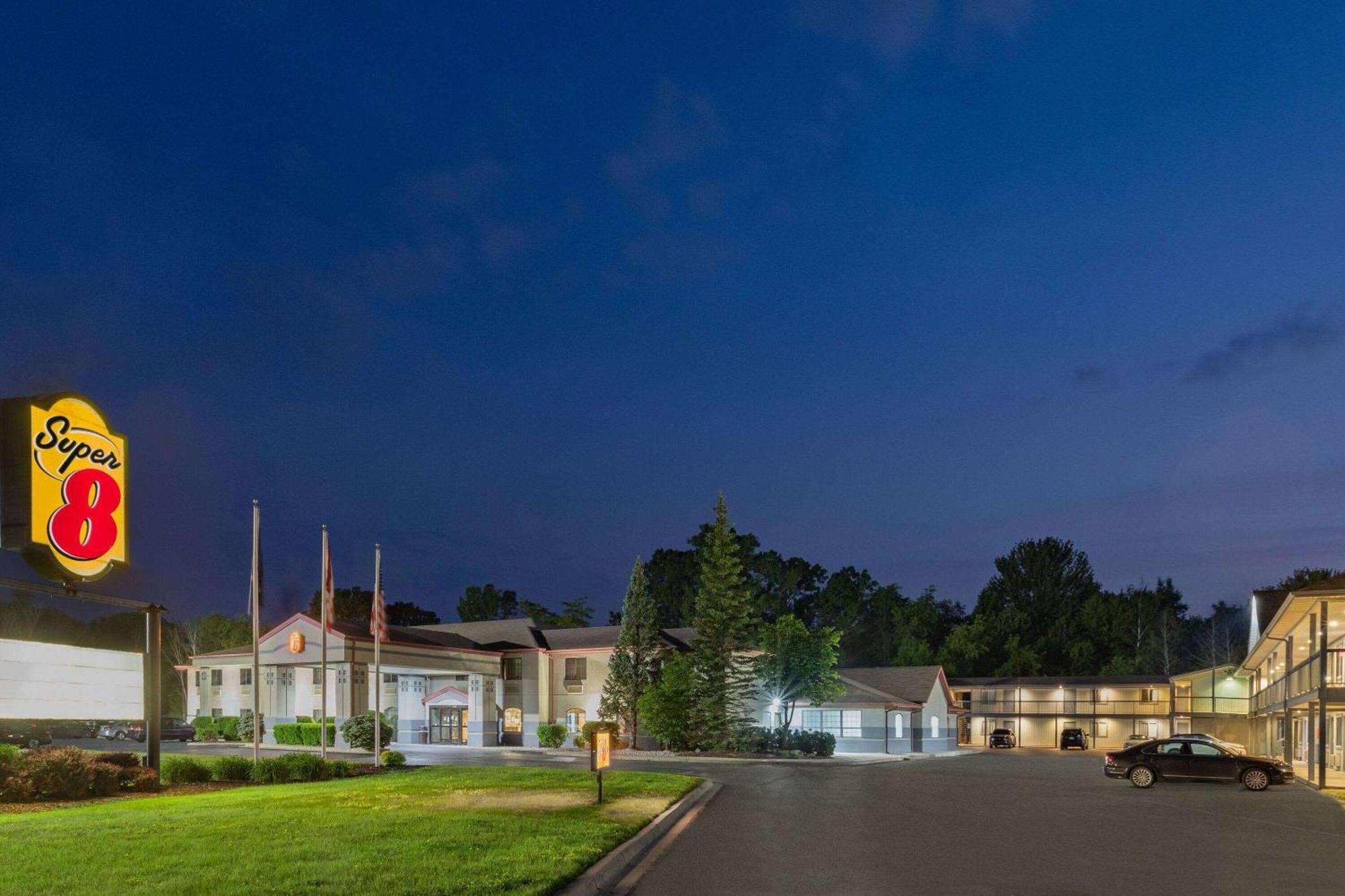 Motel Super 8 By Wyndham Marysville/port Huron Area Marysville